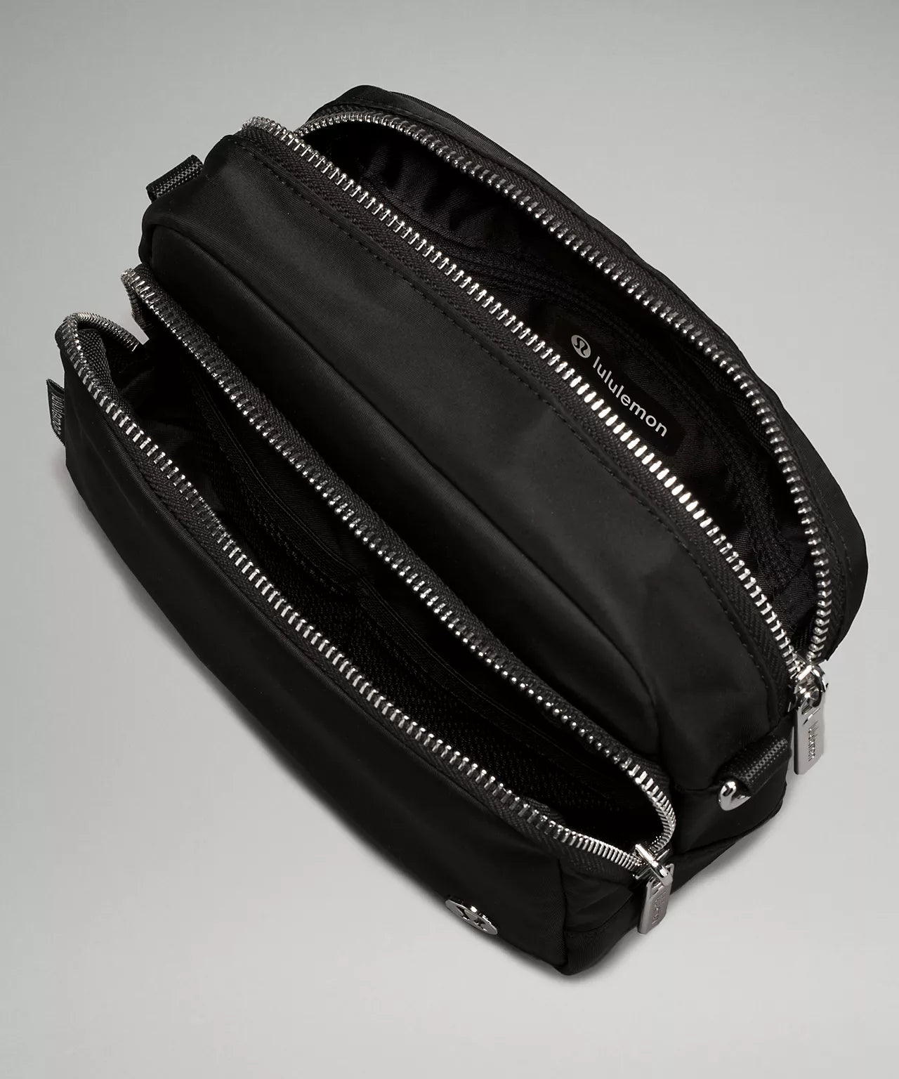 Everywhere Crossbody Bag 2L
Metal Hardware *Black