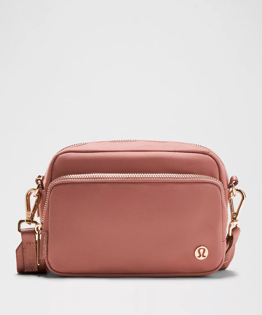 Everywhere Crossbody Bag 2L
Metal Hardware * Spiced Chai/Rose Gold