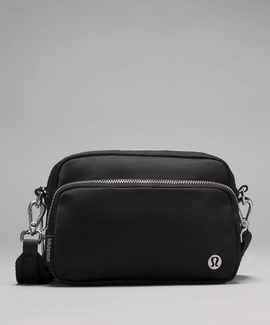 Everywhere Crossbody Bag 2L
Metal Hardware *Black