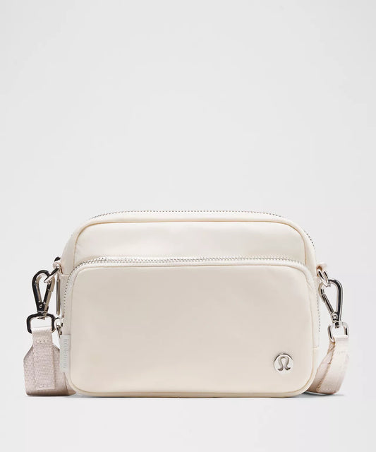 Everywhere Crossbody Bag 2L
Metal Hardware * Light Ivory/Silver