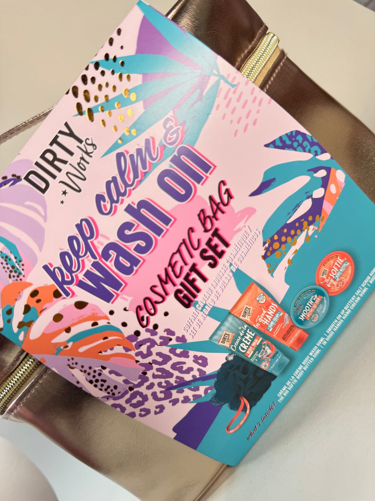 Dirty Works keep calm & wash on cosmetic bag gift set