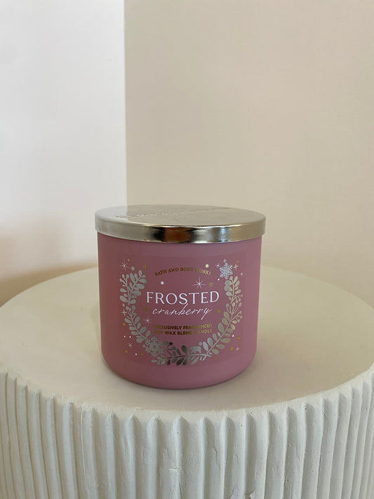 BATH & BODY CANDLE  - FROST CRANBERRY