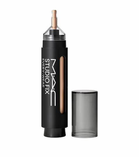 2 en 1 / Base y Corrector Studio Fix Every-Wear All-Over Face Pen