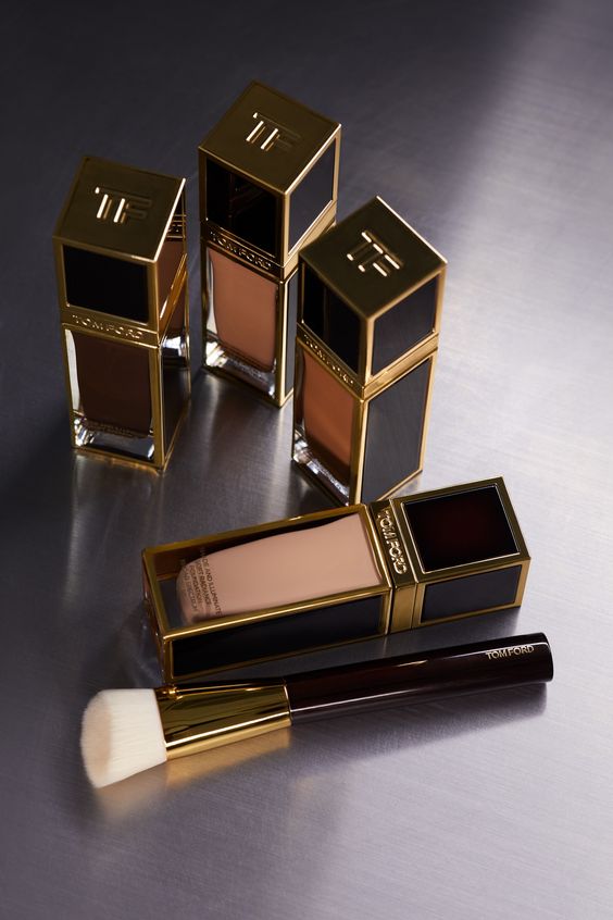 TOM FORD SHADE AND ILLUMINATE SOFT RADIANCE FOUNDATION BROAD SPF 50